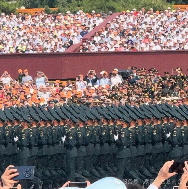 铭记历史 共创和平:泰国广西总商会主席李宇明作为泰国侨胞代表受邀参加抗战胜利80周年纪念大会阅兵仪式 image